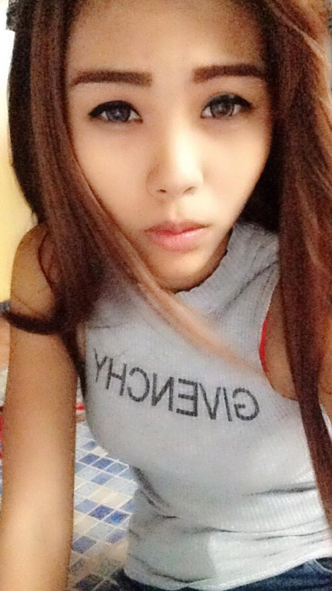 Gorgeous Asian Sex Diary Meem takes a sexy selfie