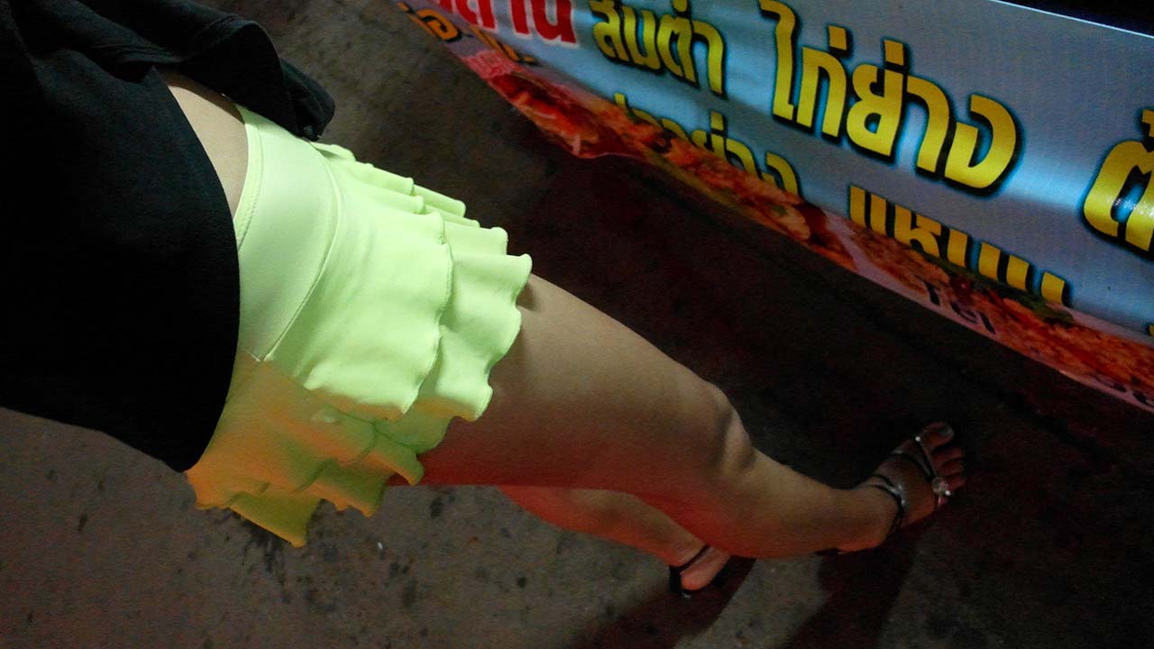 Nice Legs in green short skirt
