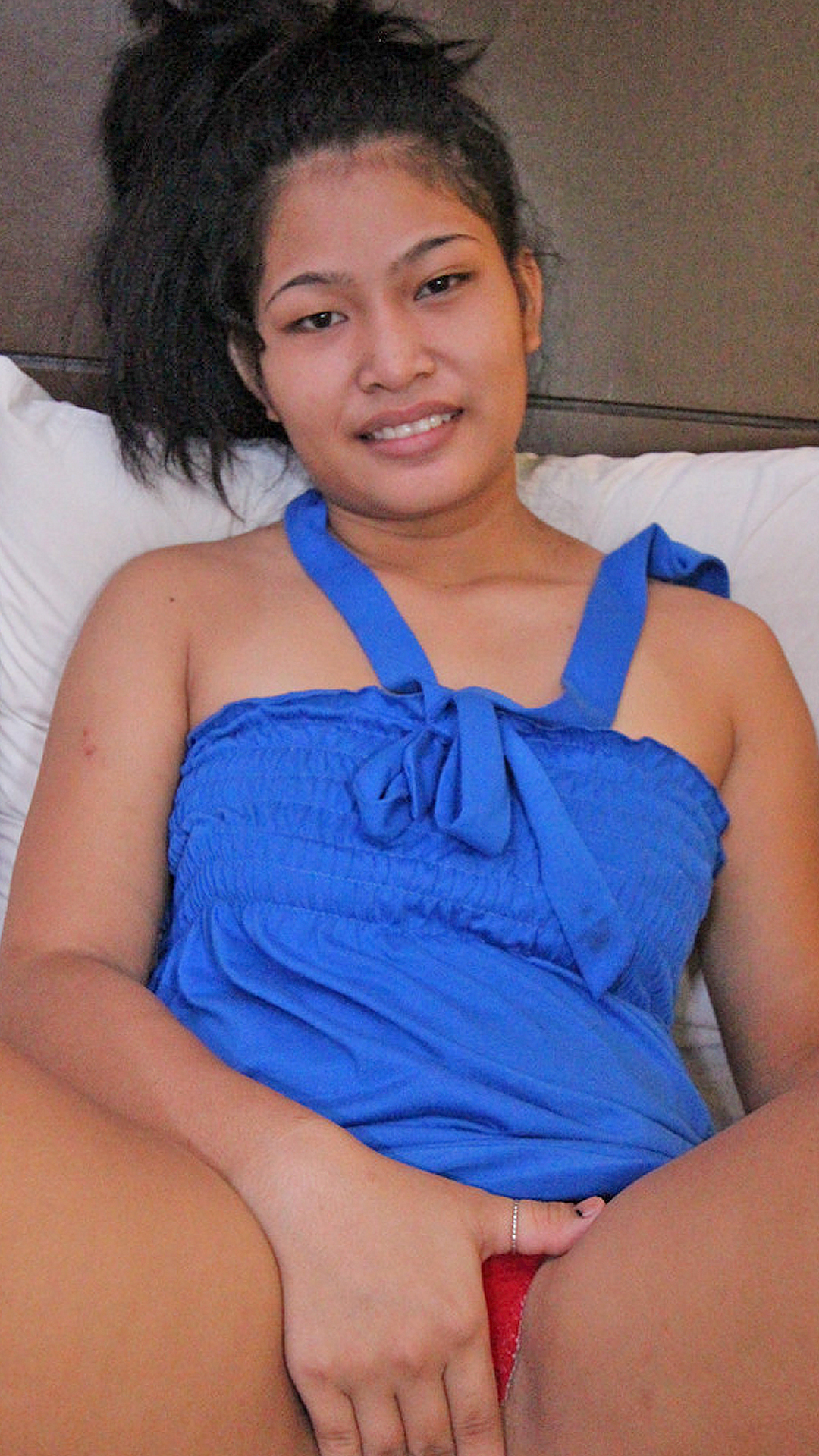 Thick Asian Sex Diary Michelle shows off her red panties