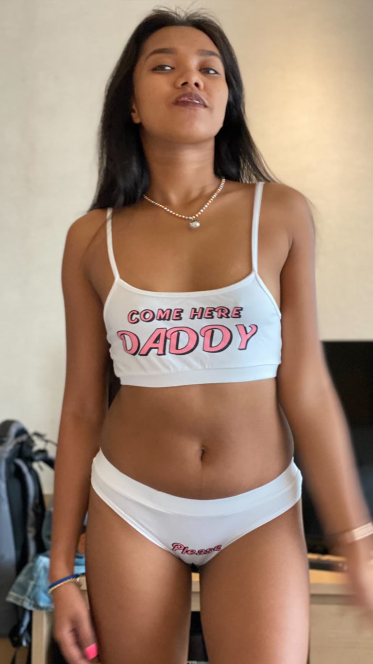 Asian Sex Diary Fon B poses in sexy clothing