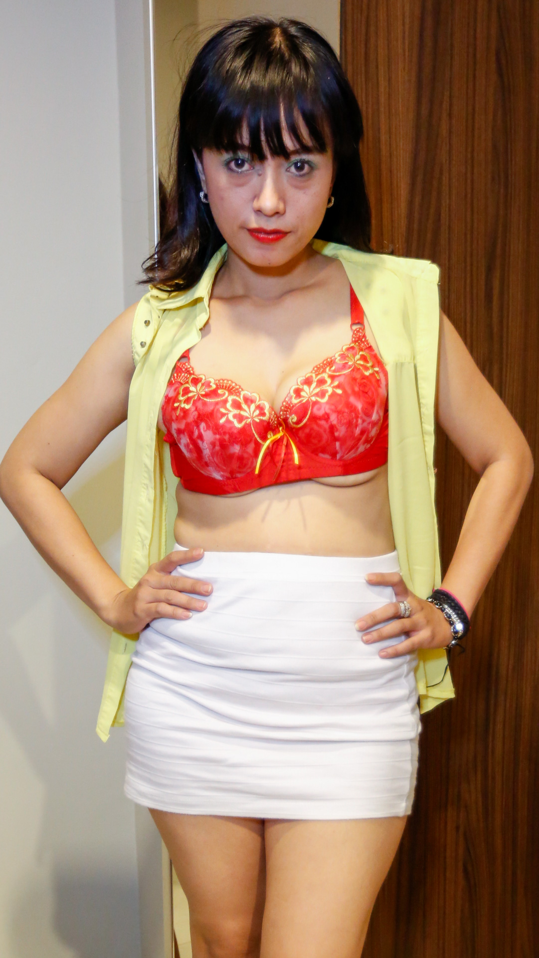 Big boob Bangkok hotty Asian Sex Diary Thiya gets chesty in red bra