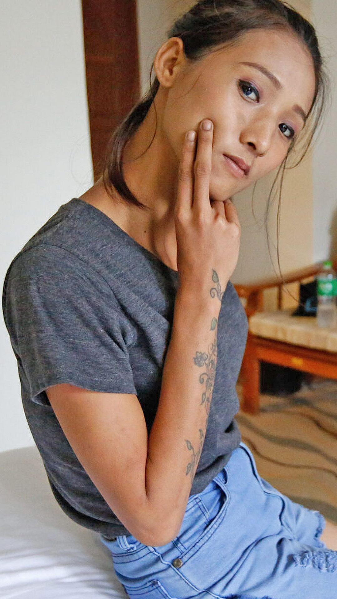 Petite Asian Sex Diary Piano poses in the hotel room