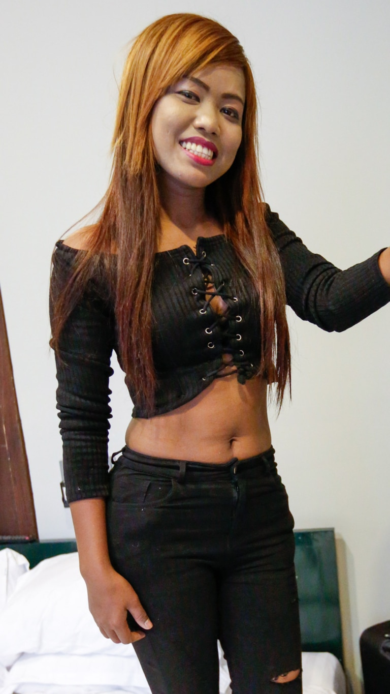 Asian Sex Diary Por Ika models her tight black jeans