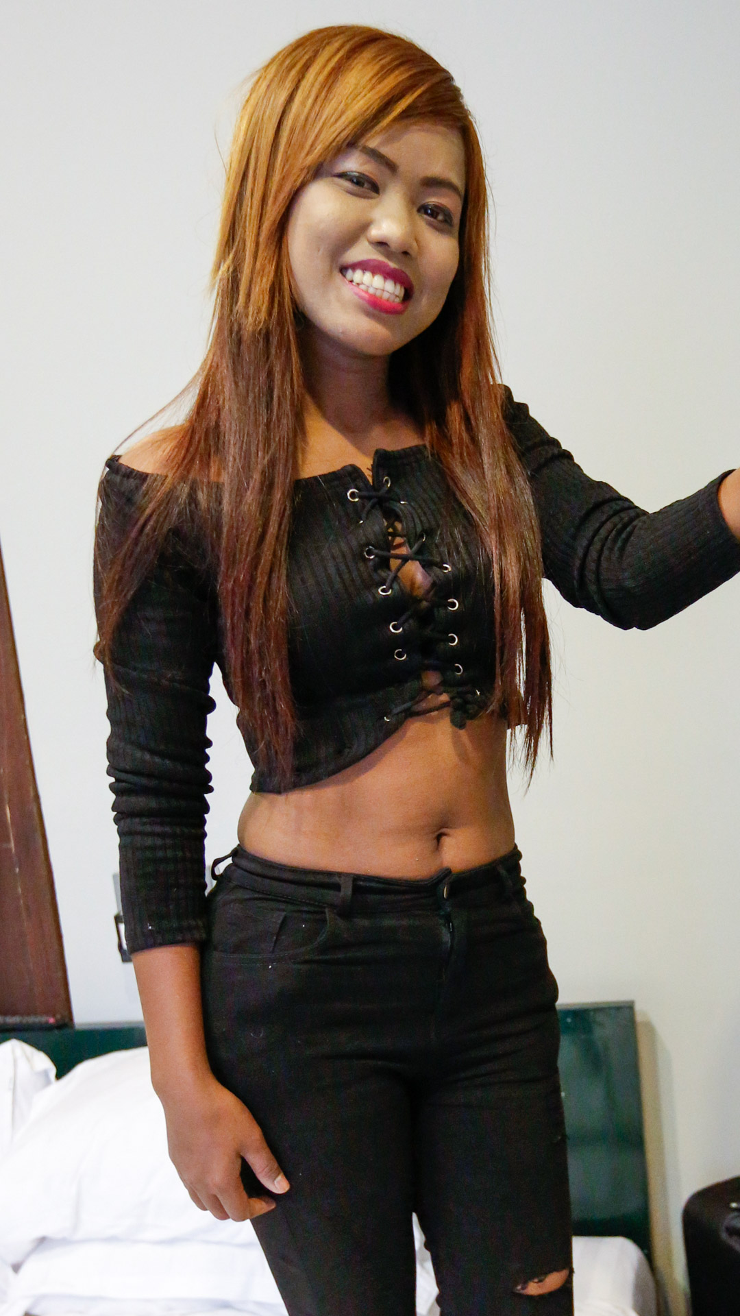 Asian Sex Diary Por Ika models her tight black jeans