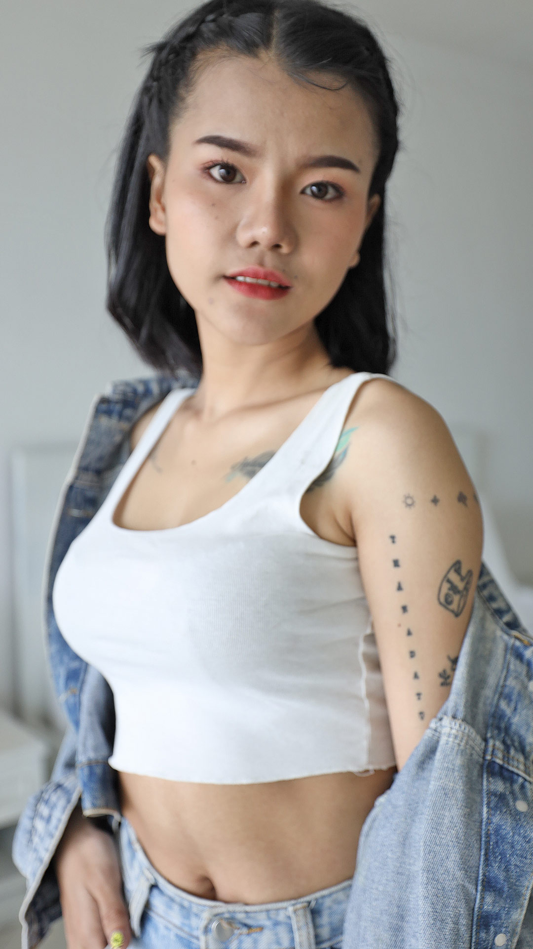 Teen Asian Sex Diary Pan poses in the hotel room