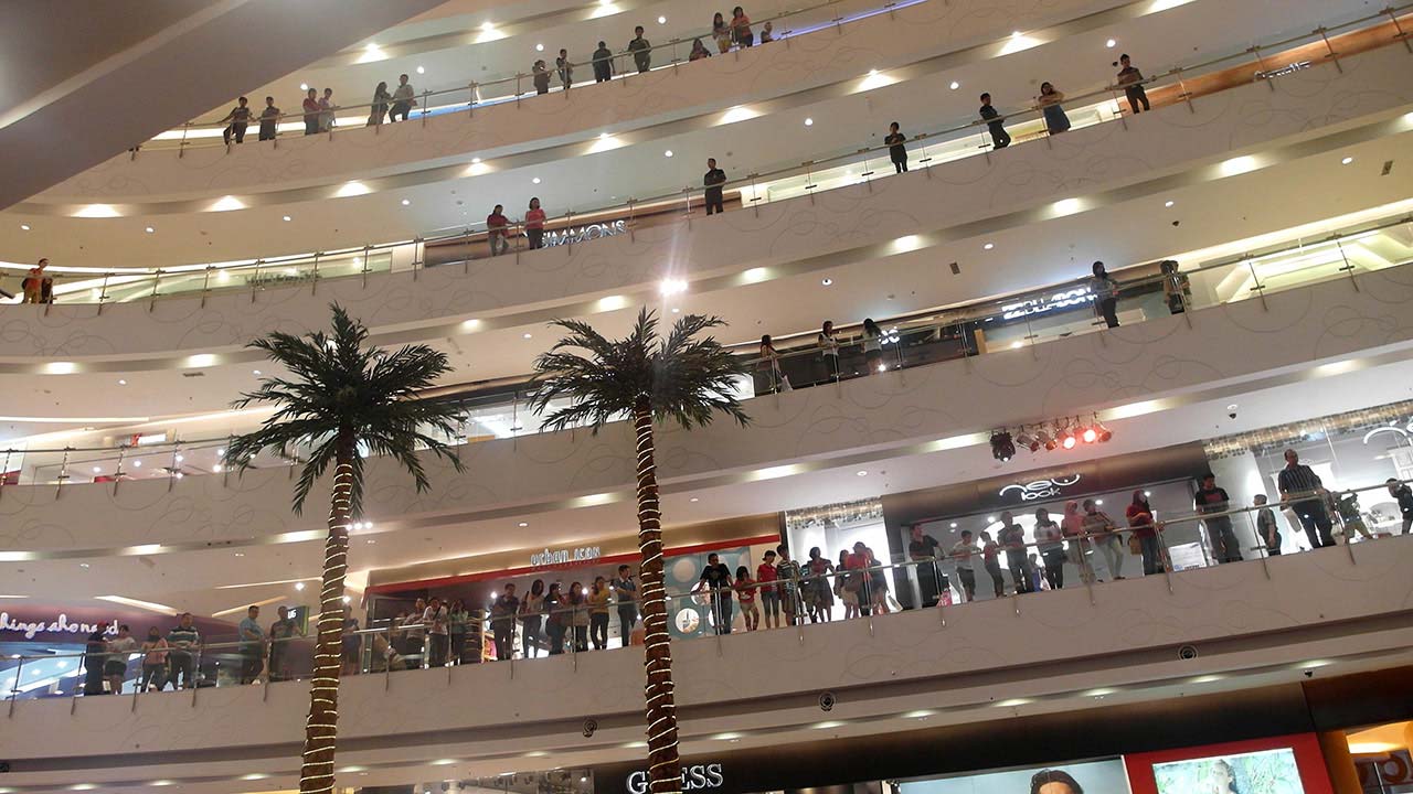 View inside an Indonesian mall between my Bad Dates