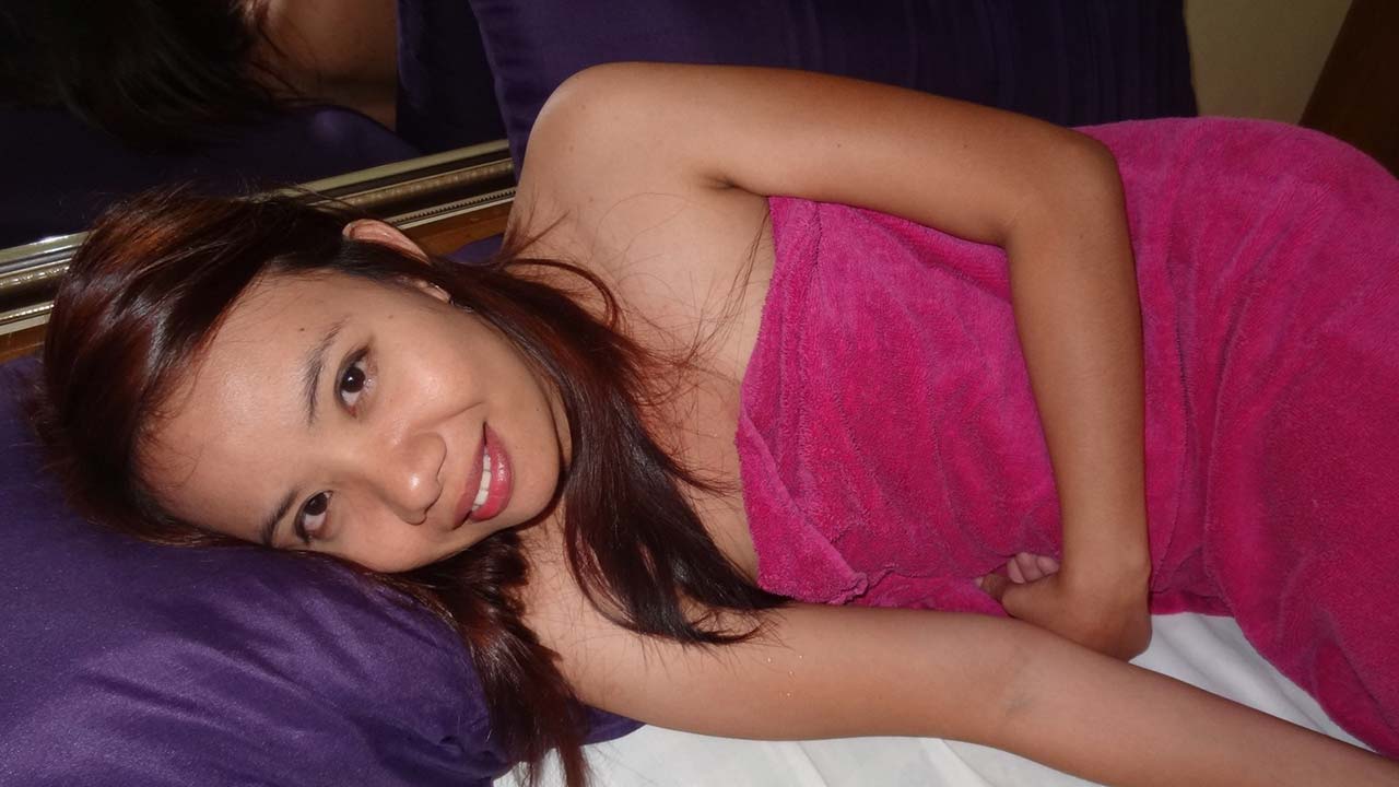 Pinoy MILF Aiza smiles shyly wrapped in towel before having Sex
